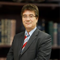 Abg. Fernando Cantuarias, Perú
